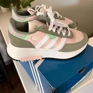 Adidas big kids- like new!